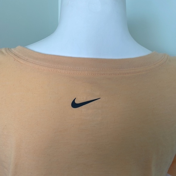 Nike Women’s Dri-FIT Script-Logo Orange Scoop Neck Training T-Shirt Medium - Picture 4 of 6